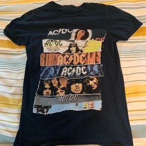 Selling lots of Tee shirts!!